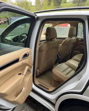 Porsche Cayenne cena 229000 przebieg: 175000, rok produkcji 2017 z Gdańsk małe 781